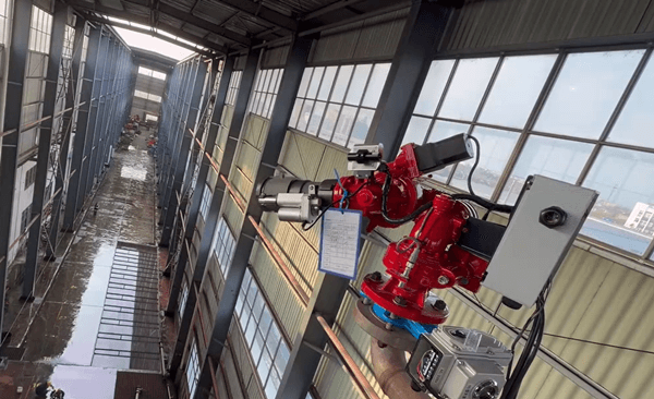 Le moniteur d'incendie à suivi automatique est maintenant entièrement assemblé, testé et sera expédié sous peu.